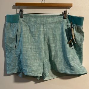 NWT women’s XL calia mid rise short